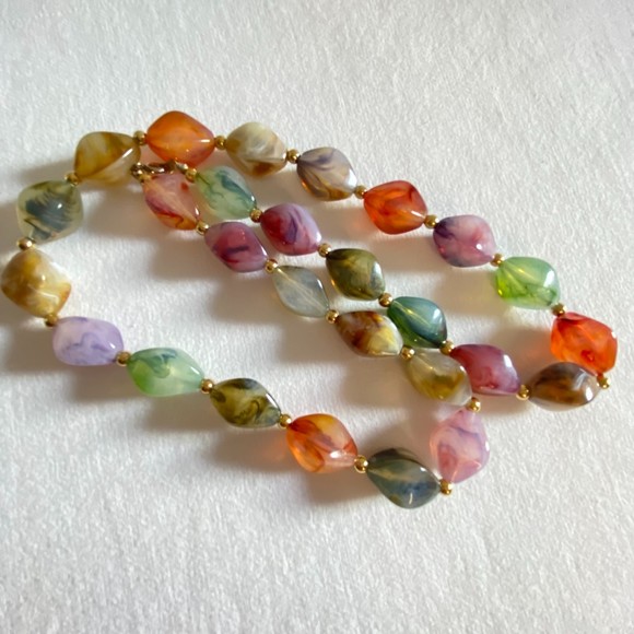 Colorful Necklace Agate Diamond Shape And Tiny Gold Tone Round Beads - Picture 4 of 8